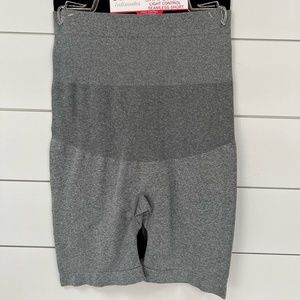 IZOD Shaping Seamless High Waist Slip Shorts M L